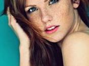 Sotto lente ritratto femminile manuale