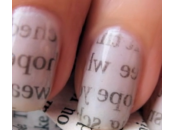 Unghie: manicure veloce stile giornale