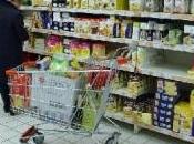 Istat crisi, italiani consumano sempre meno cibo: luglio iniziano saldi