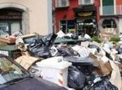 Napoli Natale monnezza