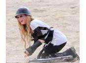 Avril Lavigne soldatessa sexy nuovo video “Rock’n Roll”