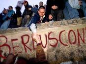 caduta Berlusconi commento Beppe Grillo: caduto muro Berlino”
