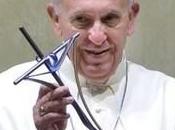 Papa: assurdo basare felicita’sull’avere