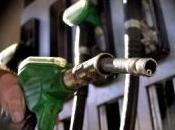 Benzina, prezzi continuano scendere; aumentano richieste disoccupazione all’Inps