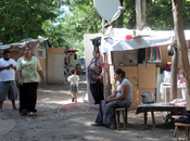 Francia, ministro dell’Interno Valls: “Via allo sgombero campi rom”