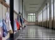 Vigevano, professore inginocchiare studente punizione