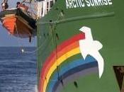 Droga sulla nave Greenpeace. Italiano ancora carcere