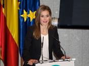 L'ultimo sorprendente look Letizia Spagna: pantaloni neri pelle scarpe rosse