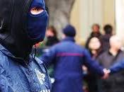 Rovigo Barricati casa minacciano saltare tutto