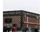 Mosca, Louis Vuitton rimuove baule dalla Piazza Rossa (foto)