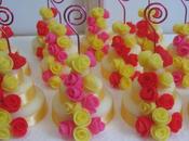 Mini wedding cake: piani rose colorate