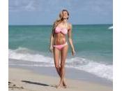 Jessica Hart, l’Angelo Victoria’s Secret posa spiaggia Miami (foto)