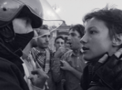 Cari Poliziotti, toglietevi casco fraternizzate cittadini.