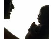 Mamme sempre tardi meno figli: triste record italiano