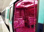 foto della metro Parigi impacchettata come regalo