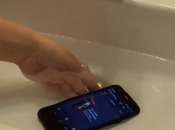 Motorola Moto sembra resistere acqua