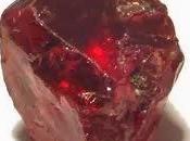 Oggi nella rubrica: pietre cristalli, Granato almandino