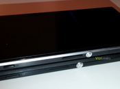 Sony Xperia fotografato accanto