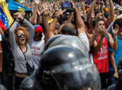 Venezuela, studenti contro governo. Maduro blocca Twitter