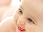 Sono neonati maschi sorridere primi, secondo mese vita