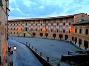 piccioni baciano chiudendo occhi