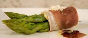 Involtini asparagi prosciutto crudo alla crema yogurt