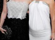 Natalie Portman incinta abbraccia Helena Bonahm Carter 2011 Awards