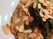 Risotto agli asparagi punte caramellate mandorle tostate