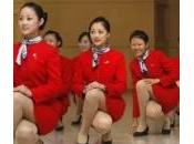 Hostess Cathay Pacific criticano divise: “Corte sexy, rischiamo molestie”