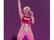 Miley Cyrus concerto Londra: “Ubriacatevi imbottitevi pasticche”