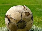 Calcio palloni distrutti..