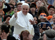 Chiesa, Papa Francesco apre alla comunione divorziati