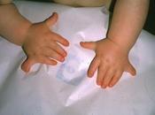 Nasce Campania neonato dita