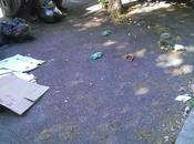 Frentani. prove provate strada centralissima viene pulita cento giorni. Ormai spazzatura fossile, presto protetta dalla Sovrintendenza?