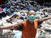 Emergenza rifiuti: Cittadini bloccano camion dell’Asia