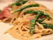 Spaghetti alla carbonara asparagi pasta integrale speck gusto deciso