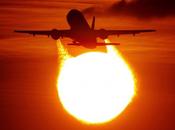 Foto giorno febbraio 2011: volo dell'aereo quando tramonta sole