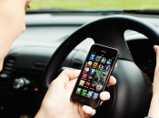 Canada, ragazzi “messaggia” mentre guida. allarme sicurezza giovani