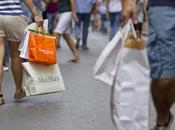 Consumi. Confcommercio: lieve aumento, quadro rimane debole