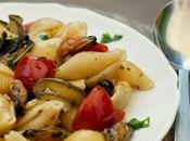 Pasta cozze zucchine pomodorini