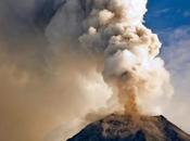 FORTE ERUZIONE VULCANO ZHUPANOVSKY Pennacchio cenere alto