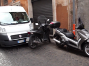 Video. follia Piani Massima Occupabilità. c'erano tavolini all'aperto oggi sono discariche parcheggi abusivi motorini. piace così?