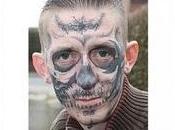 FOTO GIORNO FEBBRAIO 2011: RAGAZZO STUPIDO D'INGHILTERRA