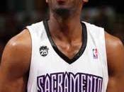 Carl Landry agli Hornets cambio Thorton. Hinrich Hawks