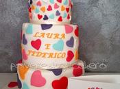 Wedding cake: cascata cuori colorati