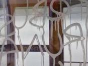 Metro inaugurata oggi devastata dall'acido vandali