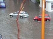 Video. Pochi minuti pioggia strade Napoli diventano fiumi