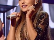 Ariana Grande urla "Love Harder"