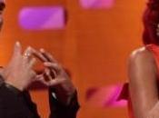 Rihanna affascinata farrell manda piccanti. disdegna