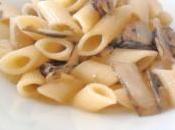 stuzzichevole piatto pasta radicchio tardivo Treviso arricchito gorgonzola